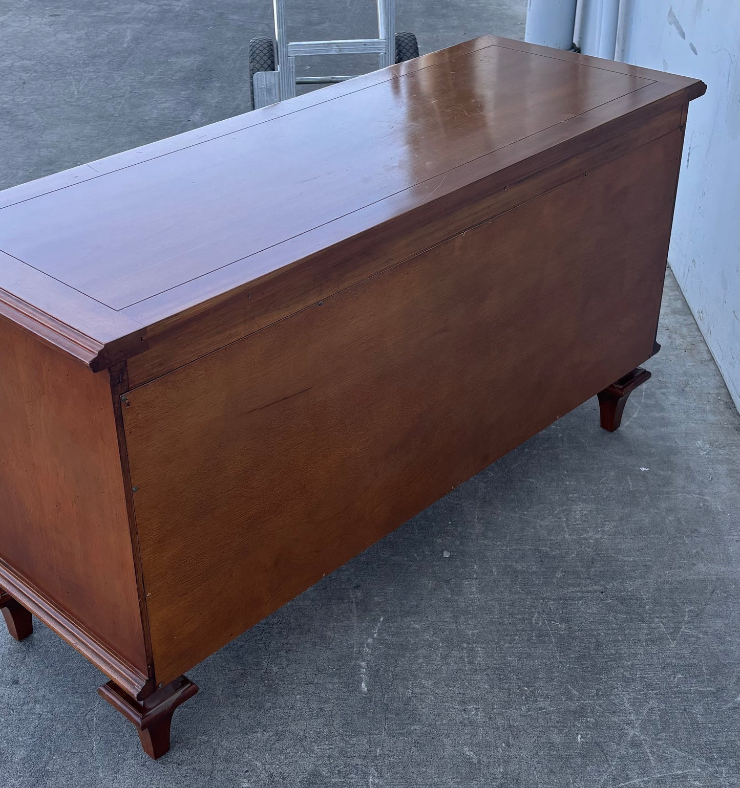 Sideboard/ buffet/ cabinet