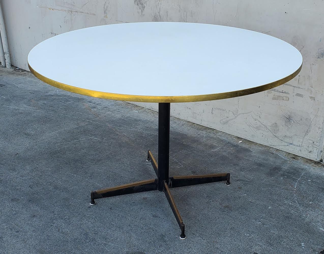 Round white top table