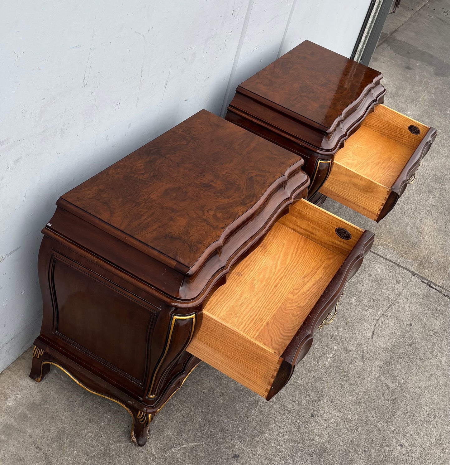 Karges Dark wood (2) nightstands / chest of drawers