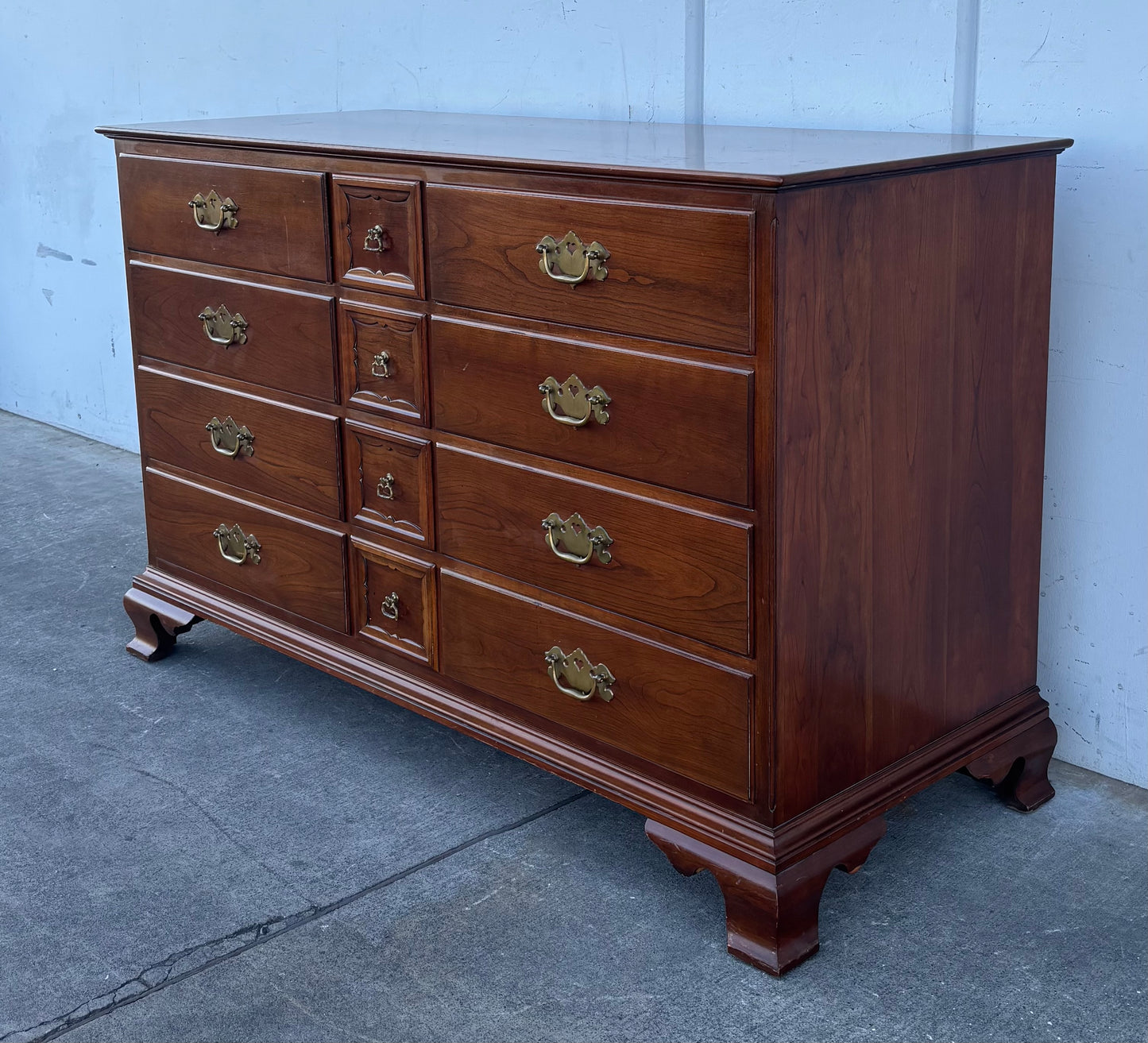 Master craftsmen sike s dresser / chest of drawers