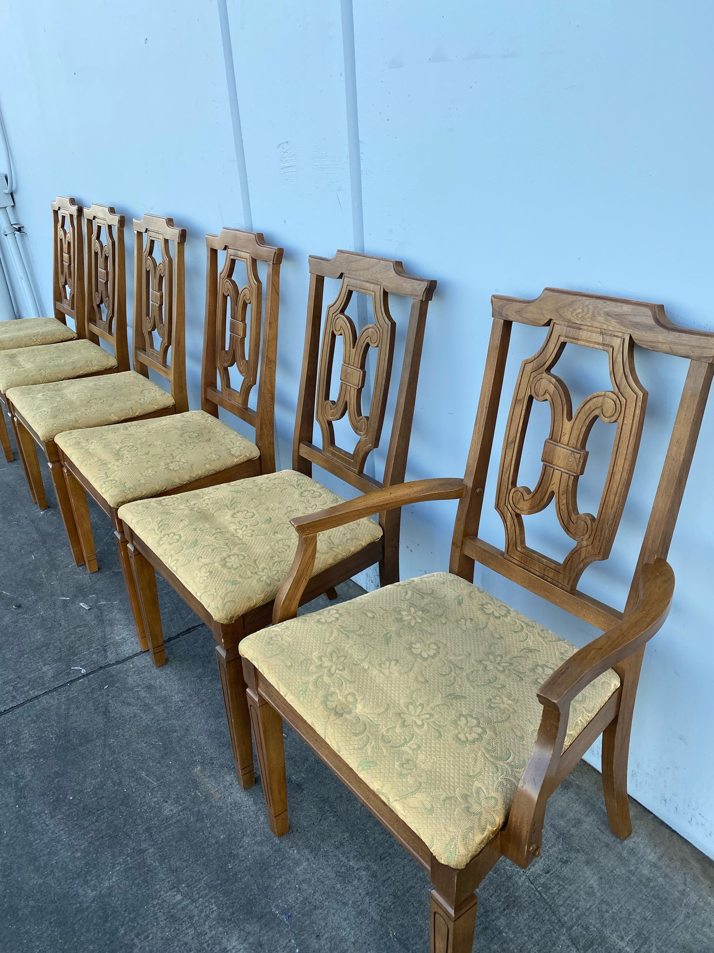 dining chairs (6) (1 armchair) antique/ vintage