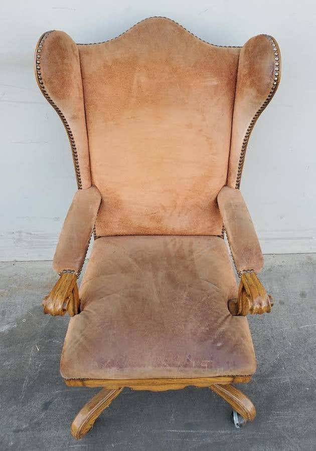 Brown computer/office chair on wheels antique/vintage