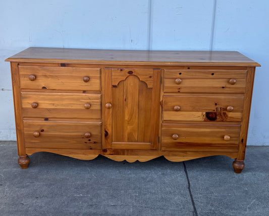 Ethan Allen dresser sideboard/ buffet credenza