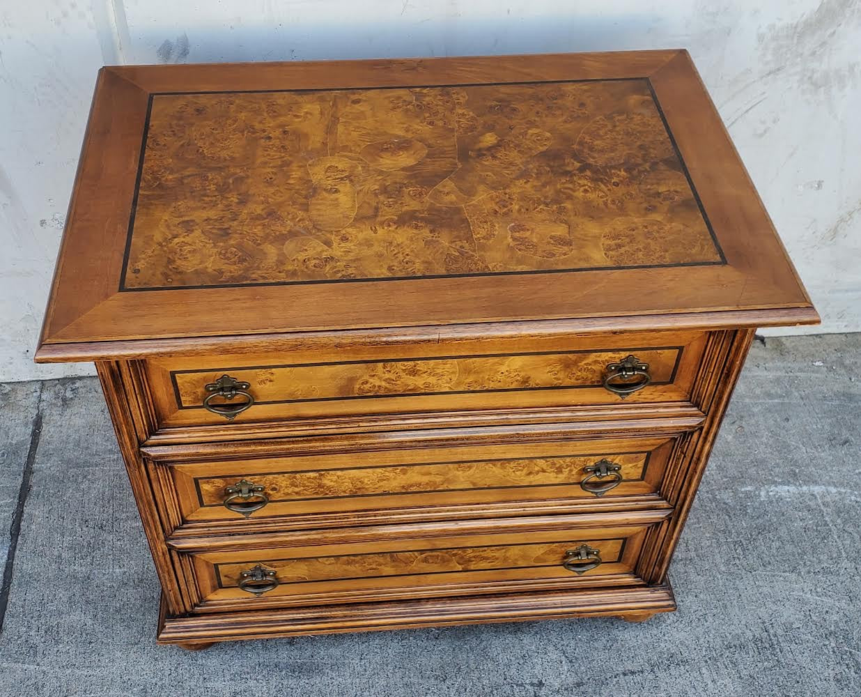 Italian nightstand/end/side table