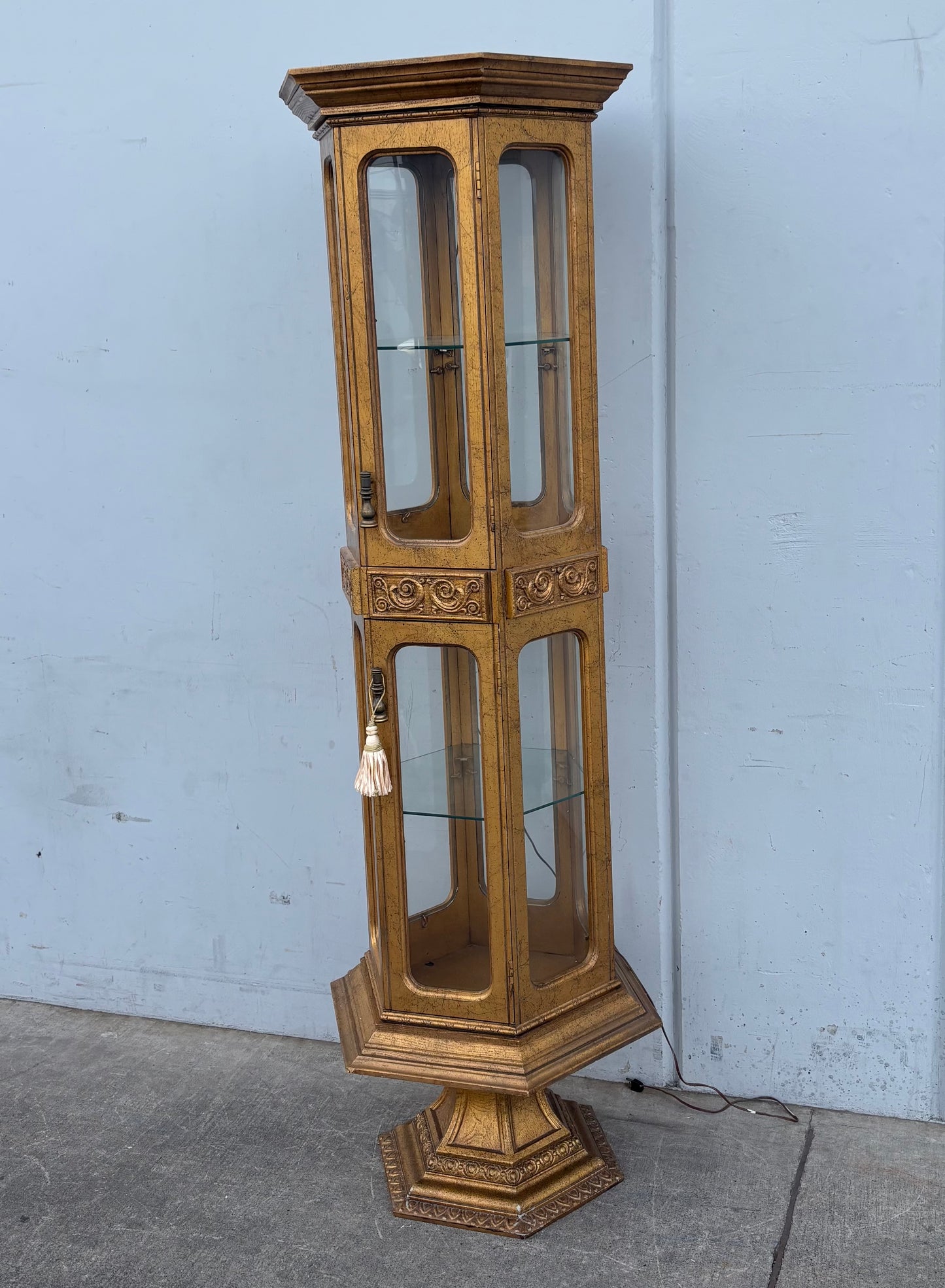 Curio display cabinet antique/ vintage