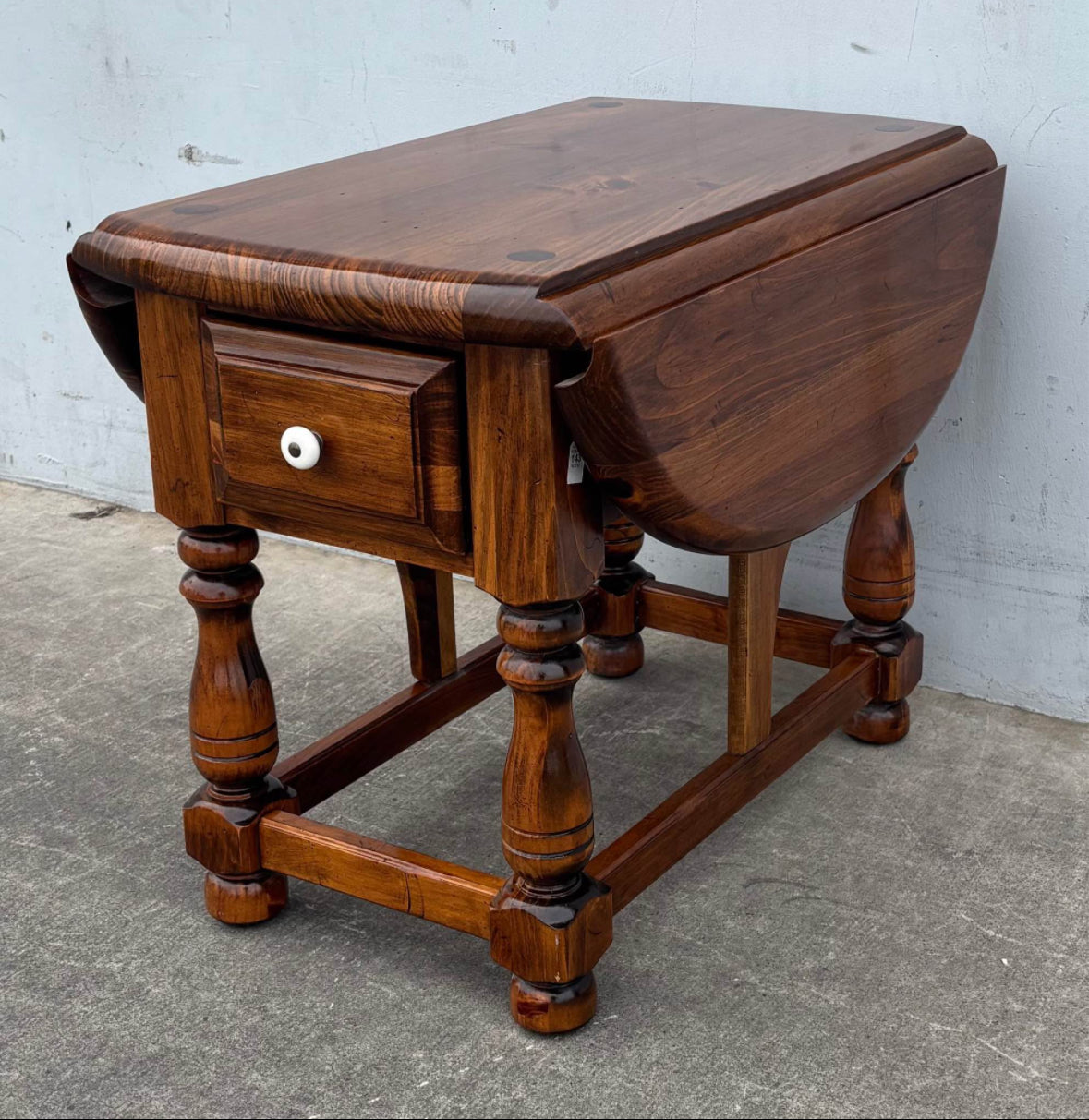 Early 20th Century Low Oak Drop-Leaf Side Table