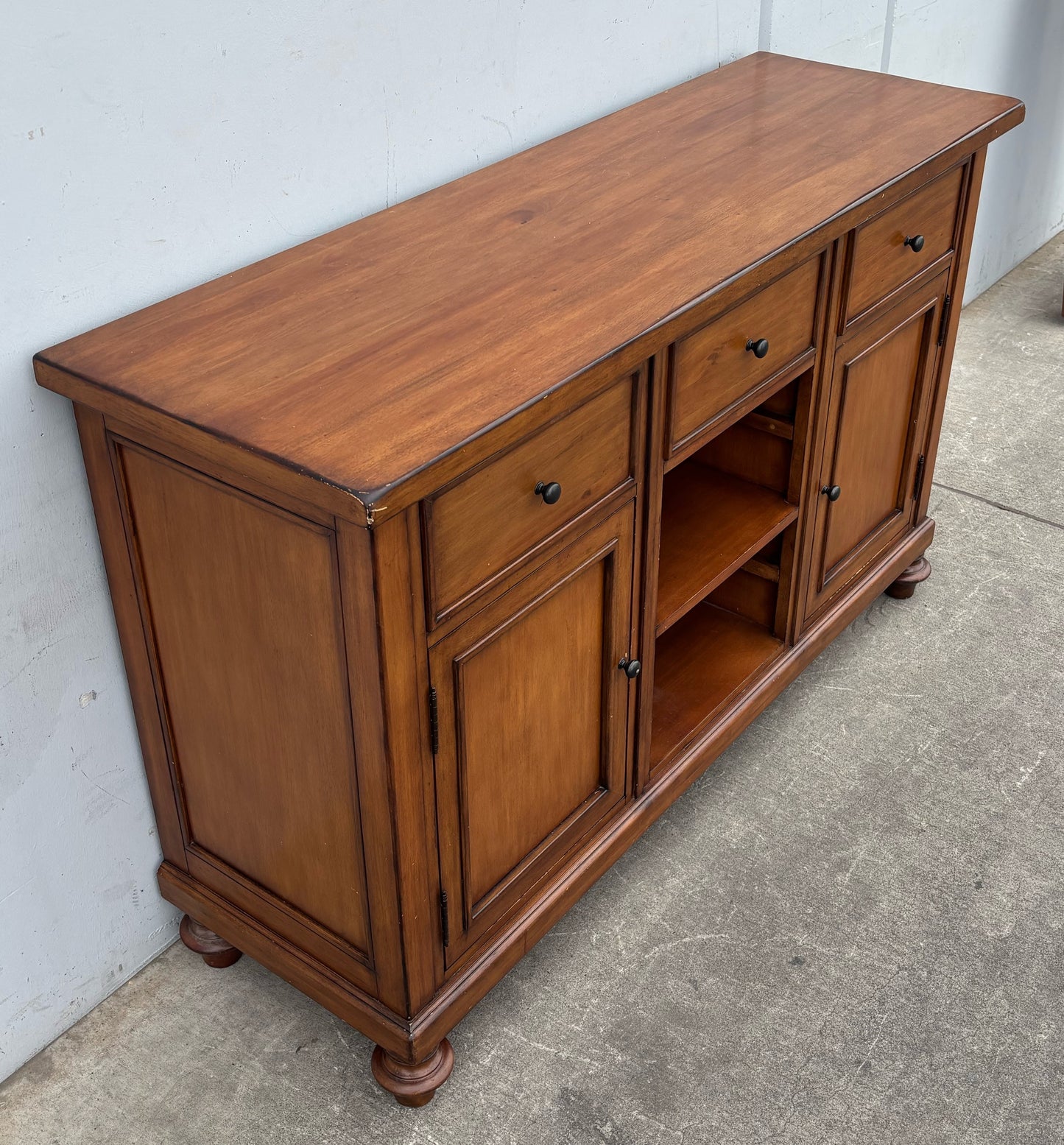 Sideboard/ buffet cabinet