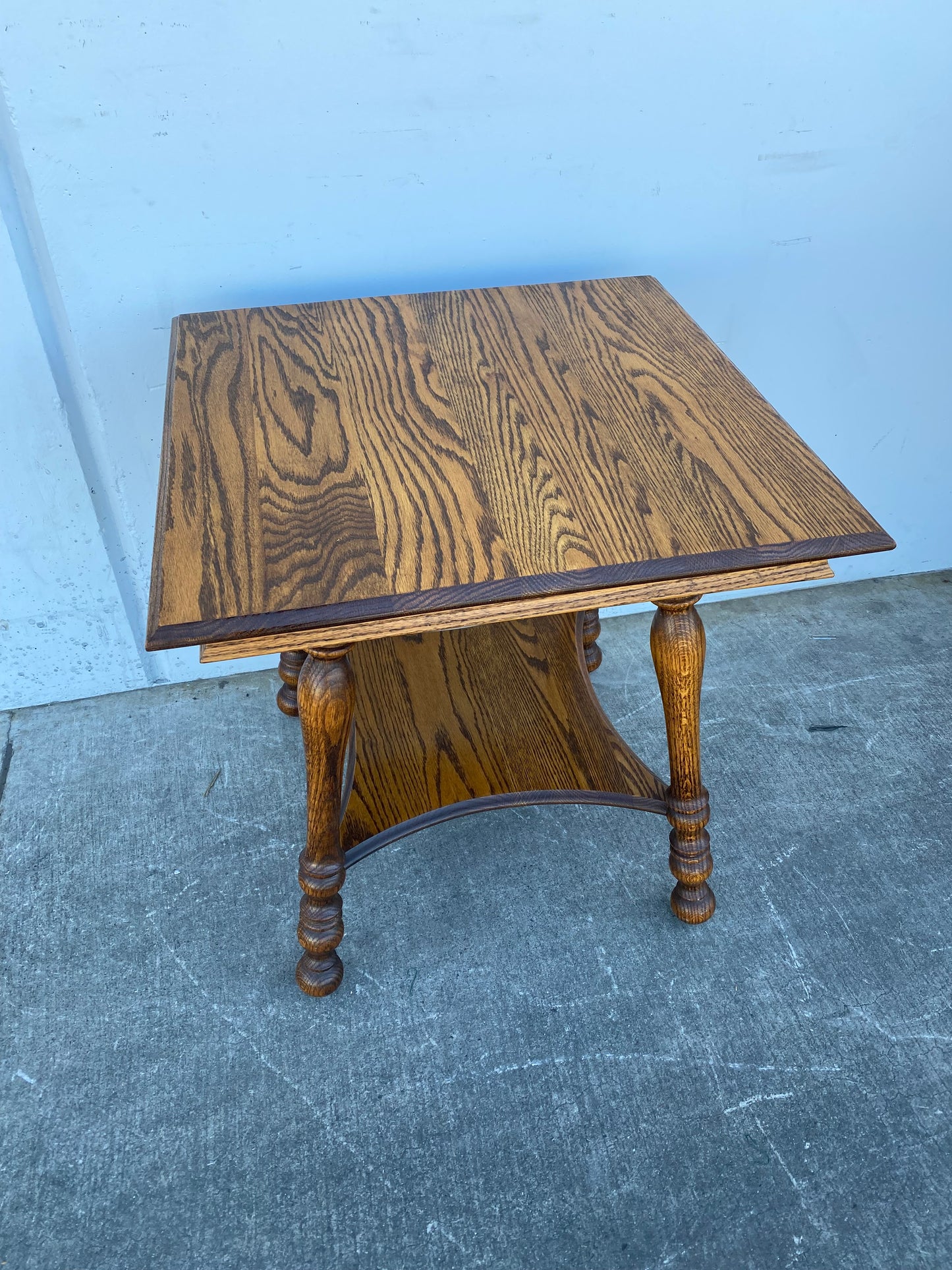 Kitchen/ dining table tiger oak style