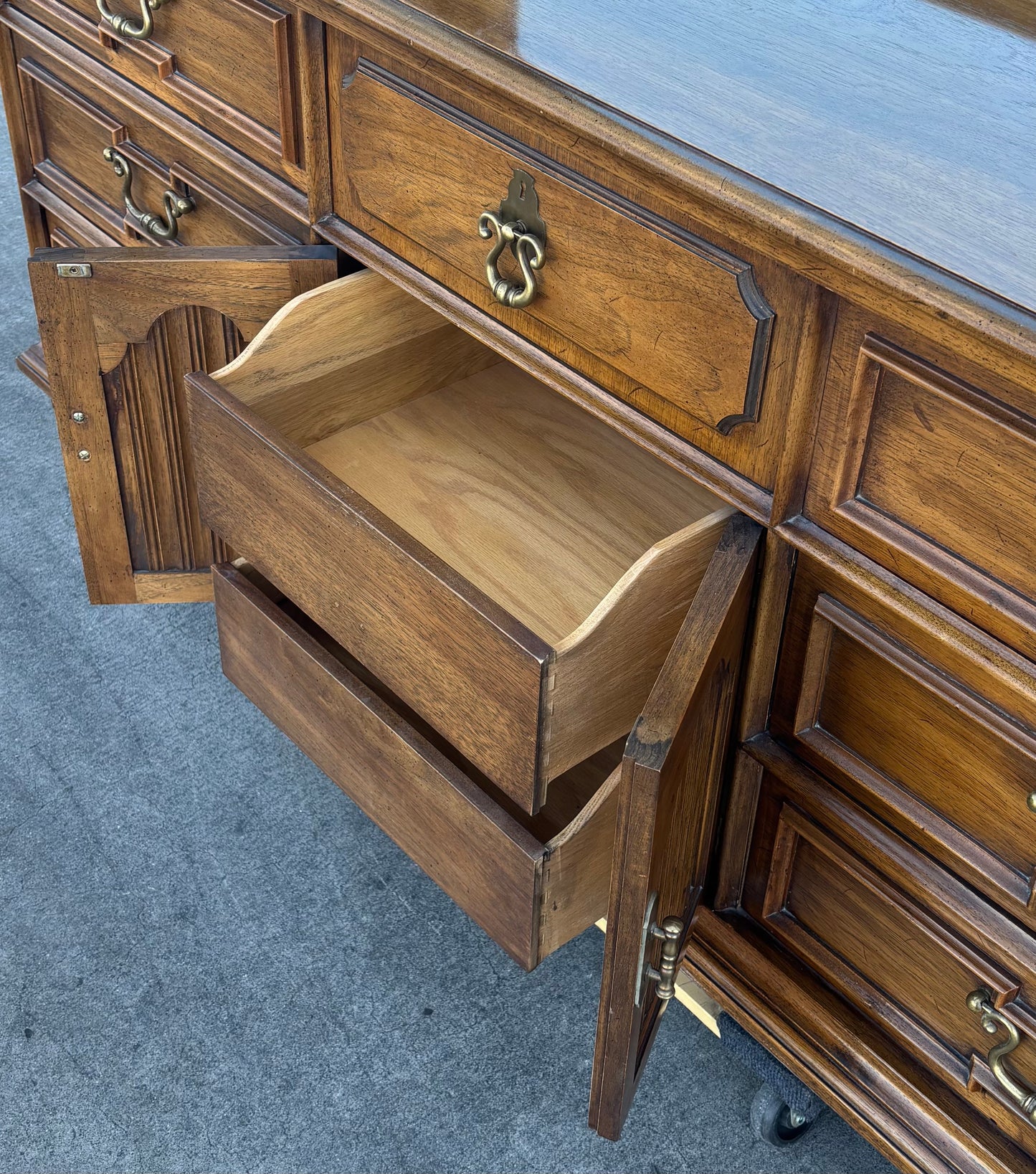 Dresser / chest of drawers with mirror