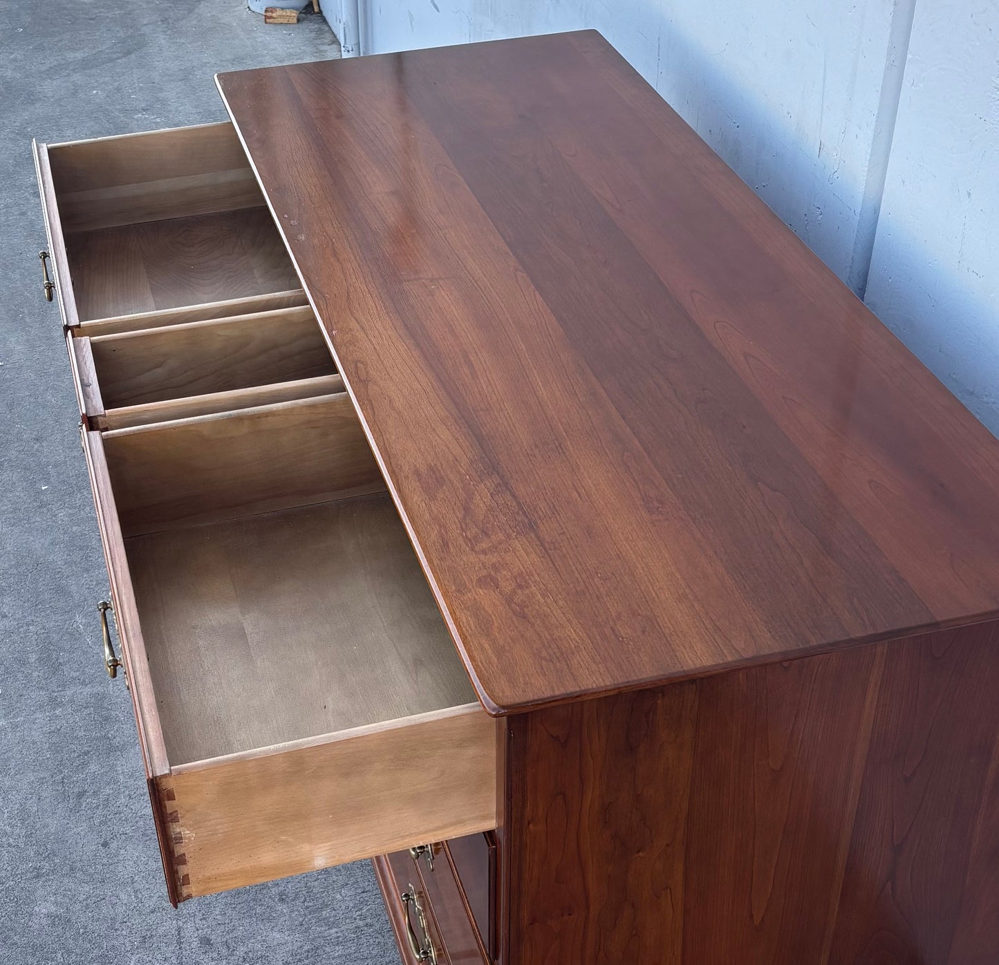 Master craftsmen sike s dresser / chest of drawers