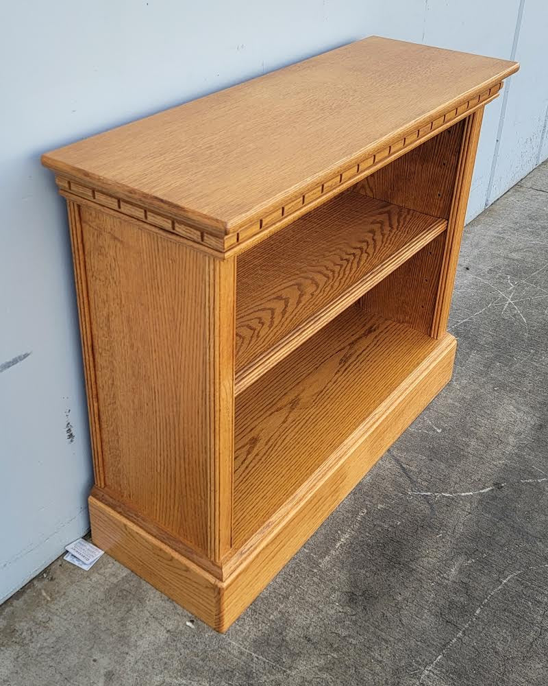 light wood small / short bookcase/ bookshelf with lid/top compartment