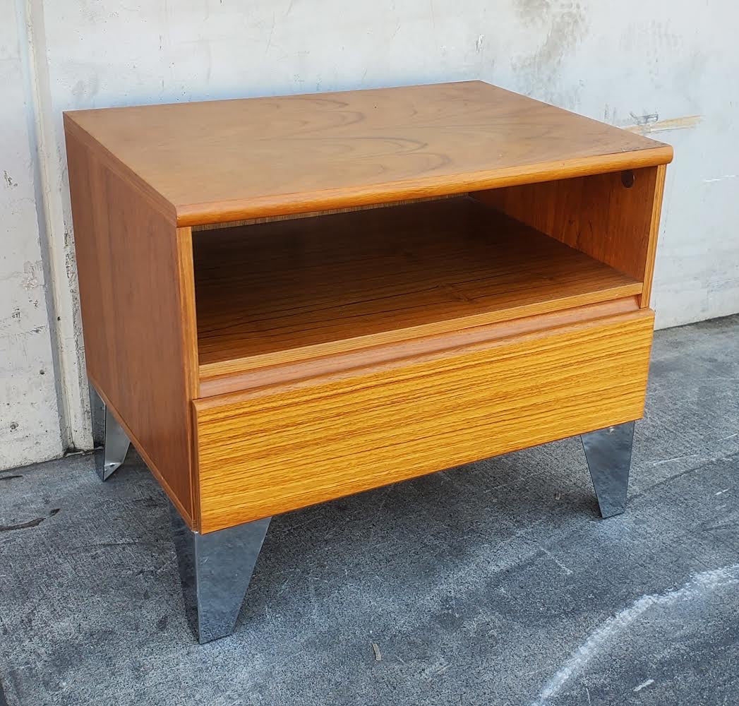 mid century modern nightstand/end/side table