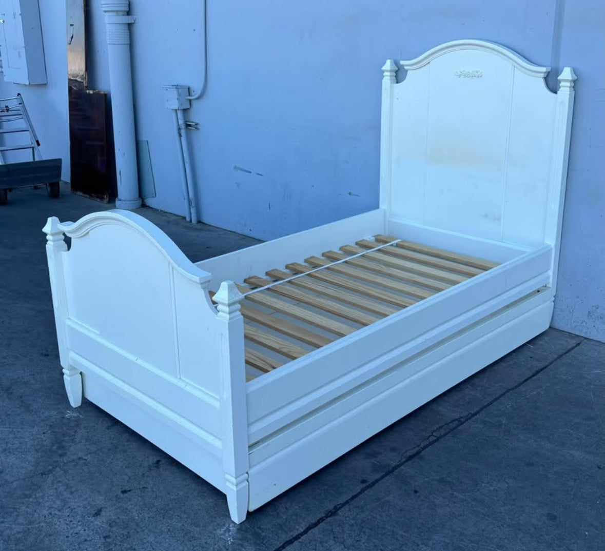 Twin Madeline Trundle Bed