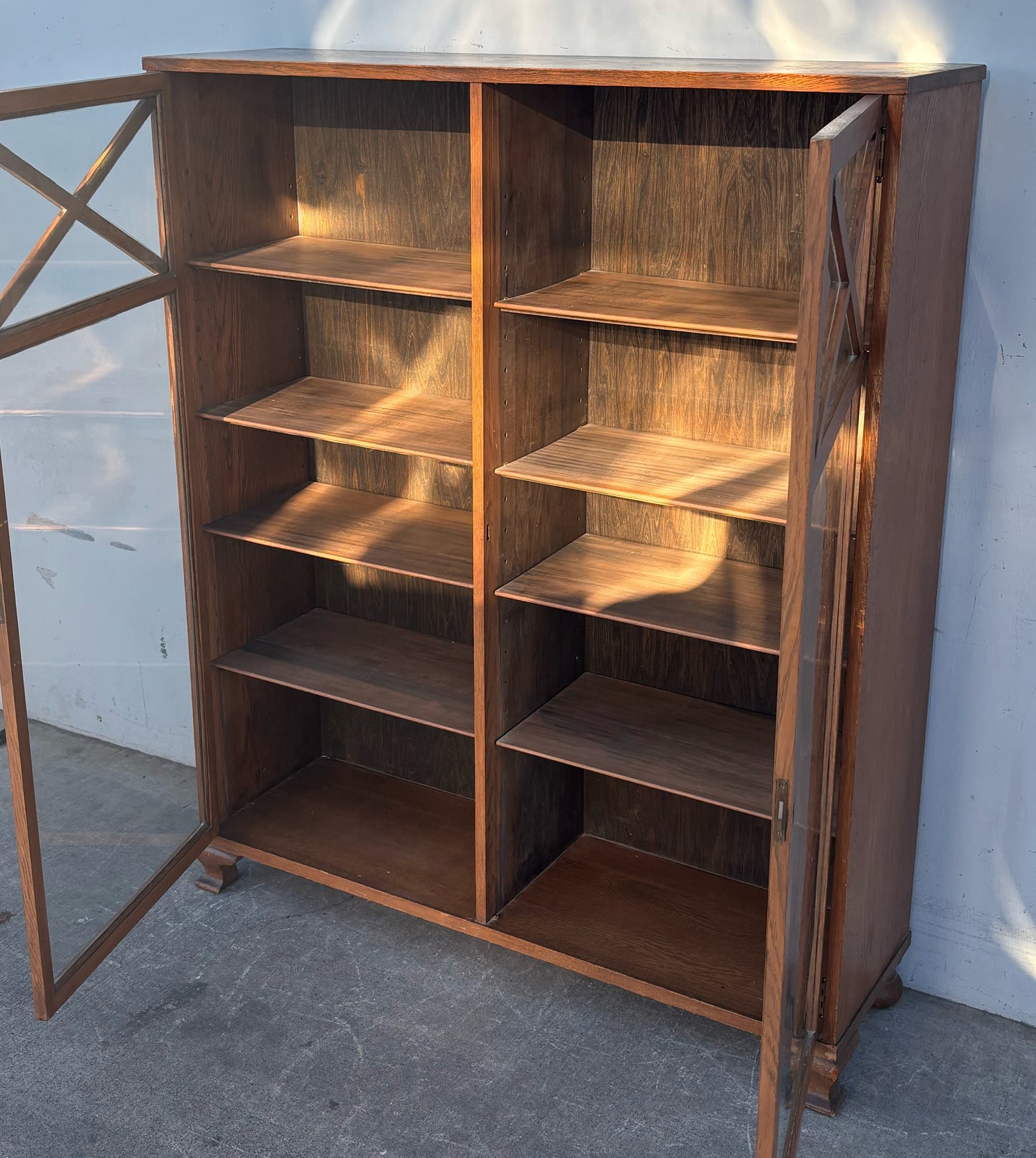 Display cabinet bookcase/shelf