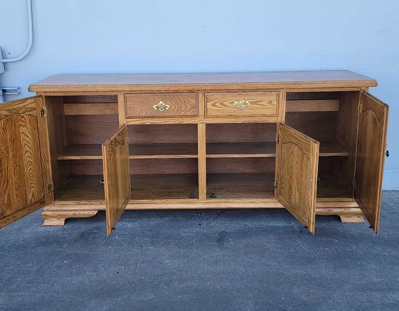 Light wood dresser/chest of drawers (1 available)