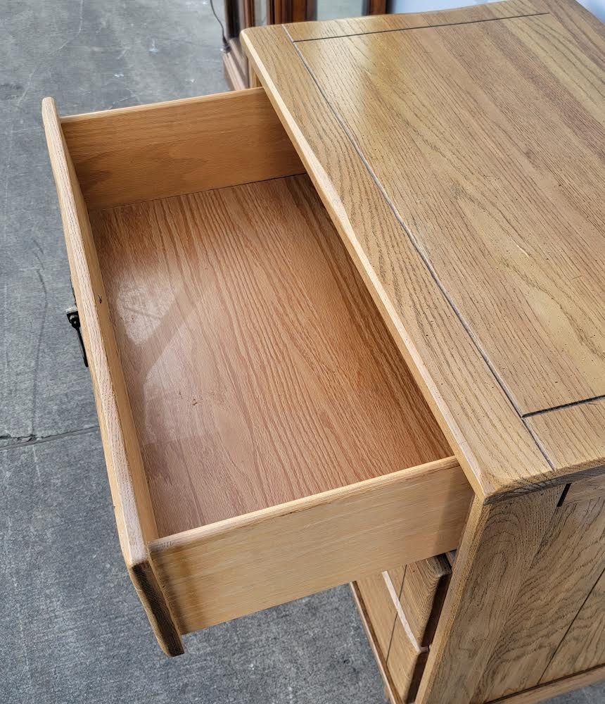 Light wood nightstand/ chest of drawers end/side table vintage MCM