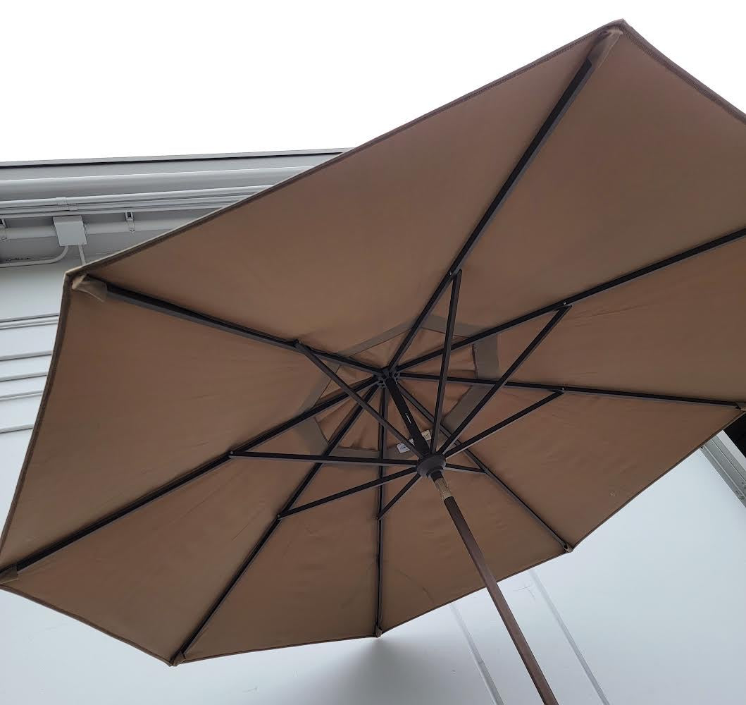 Patio set round table with 5 chairs and umbrella