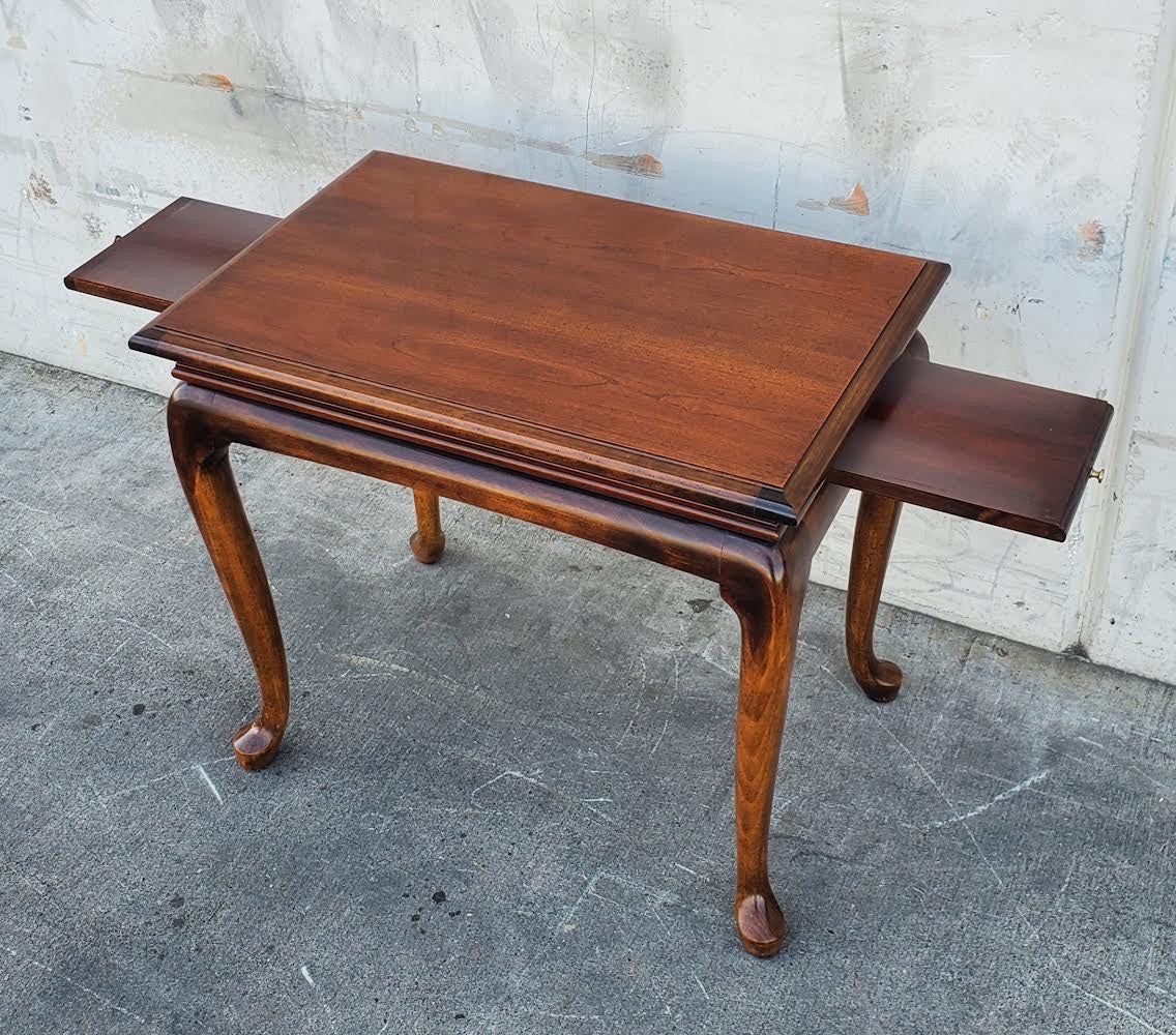 end/side table Queen Anne style with pull out sides
