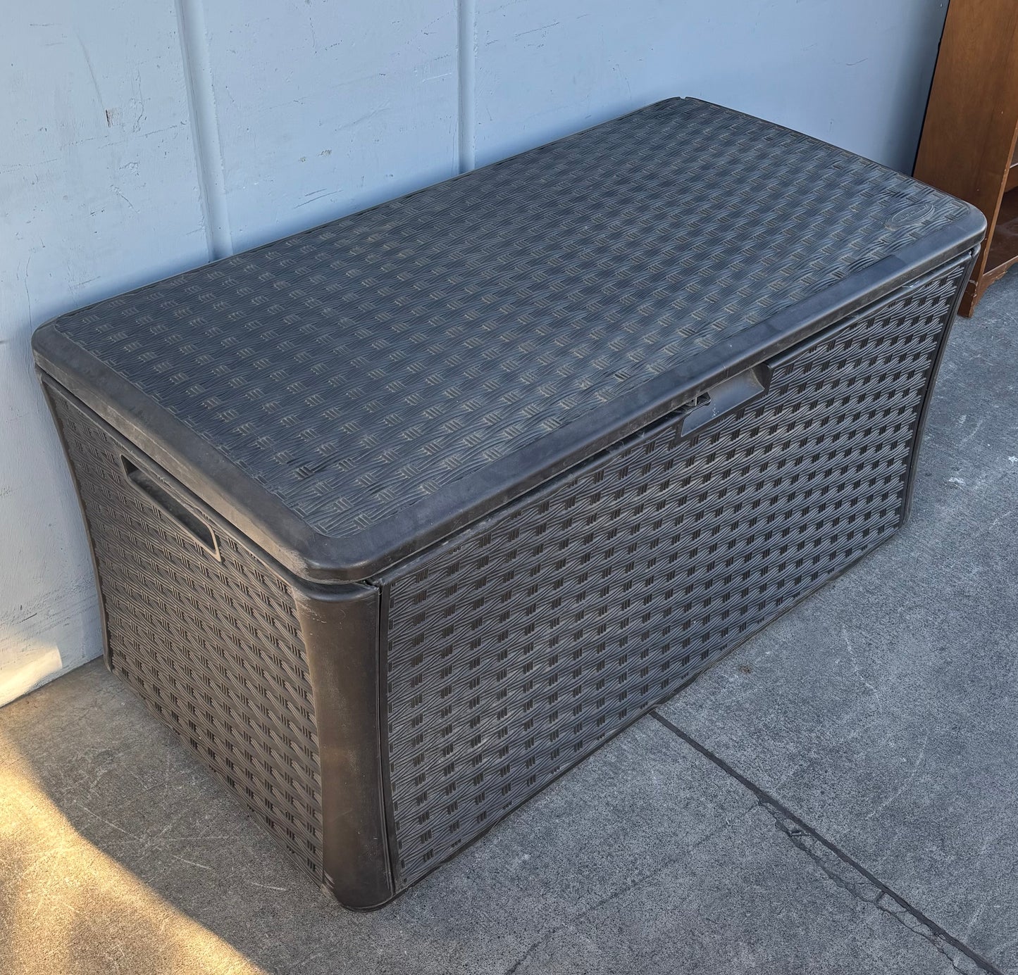 Suncast plastic outdoor/patio storage box
