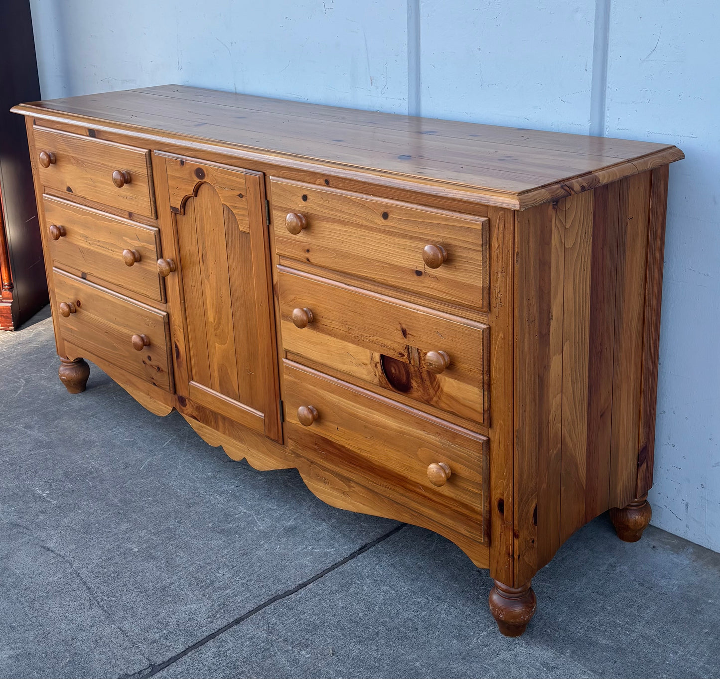Ethan Allen dresser sideboard/ buffet credenza