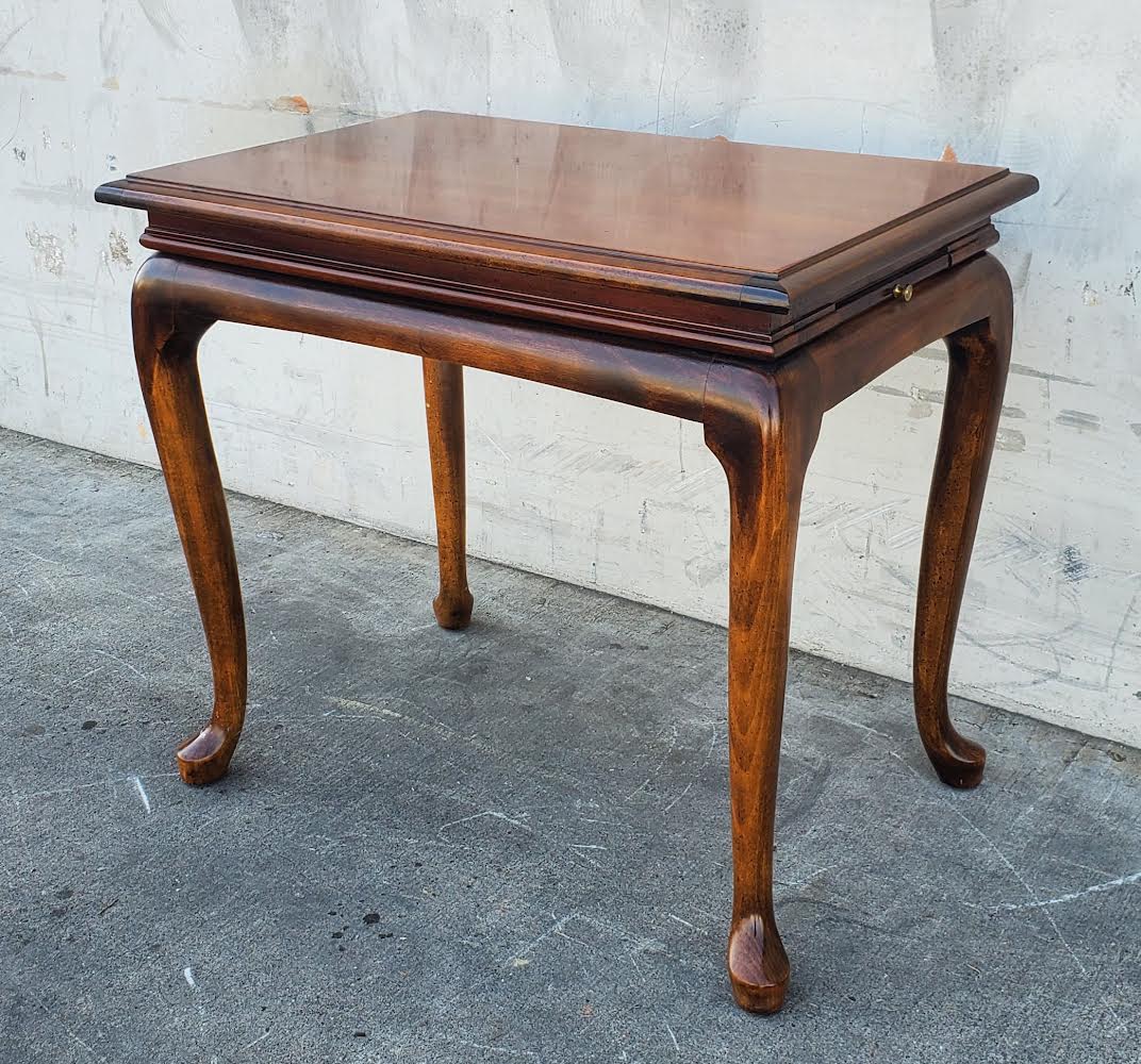 end/side table Queen Anne style with pull out sides