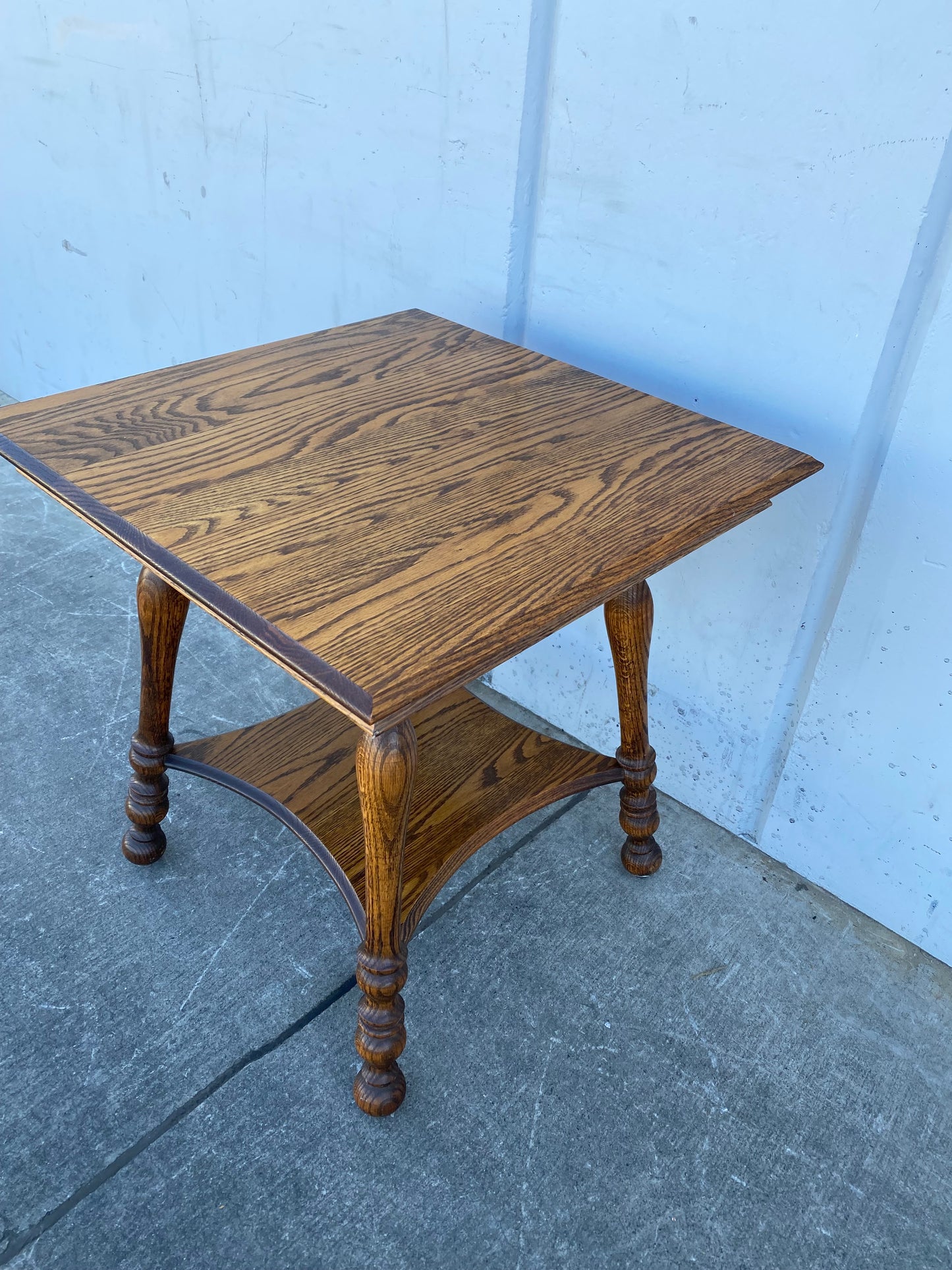 Kitchen/ dining table tiger oak style