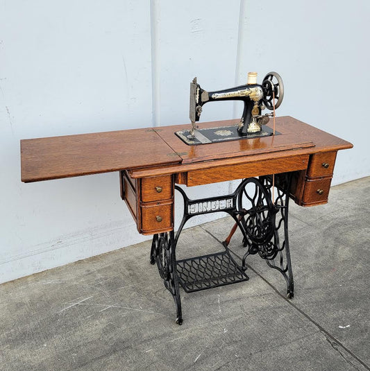 antique/ vintage singer sewing machine