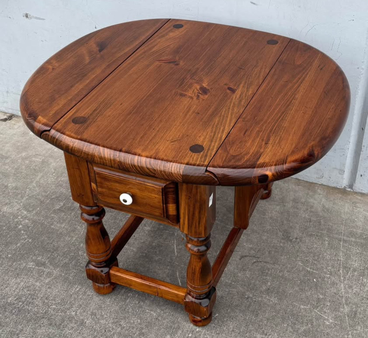Early 20th Century Low Oak Drop-Leaf Side Table