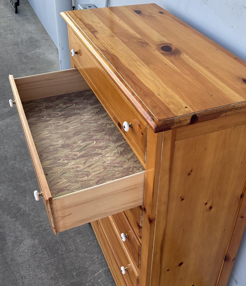 Southern Furniture 6-Drawer Pine Chest Dresser