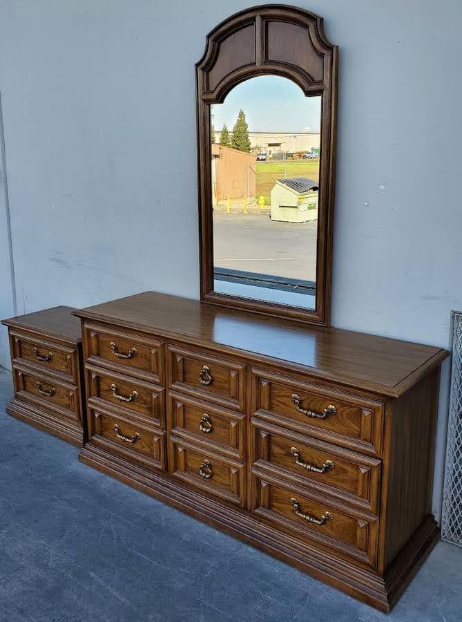 Dresser with mirror and nightstand set