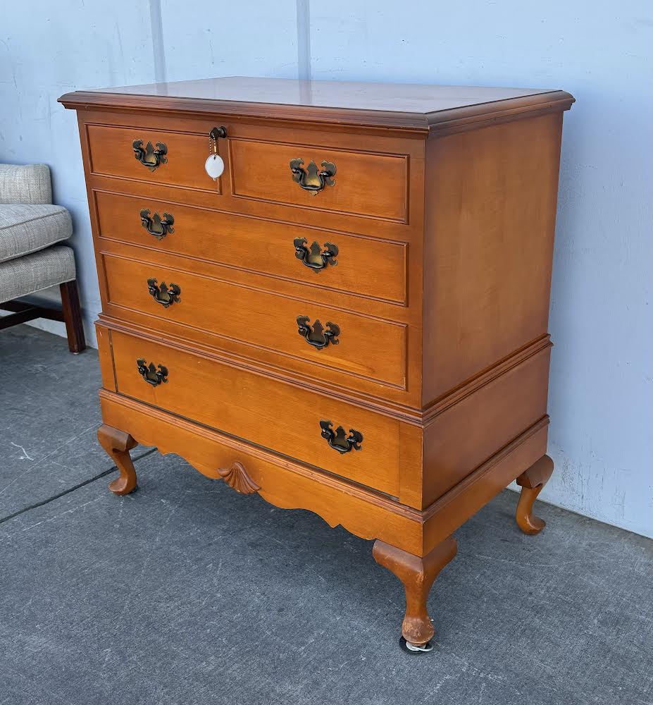 cedar chest/ trunk with drawer lane (has key )