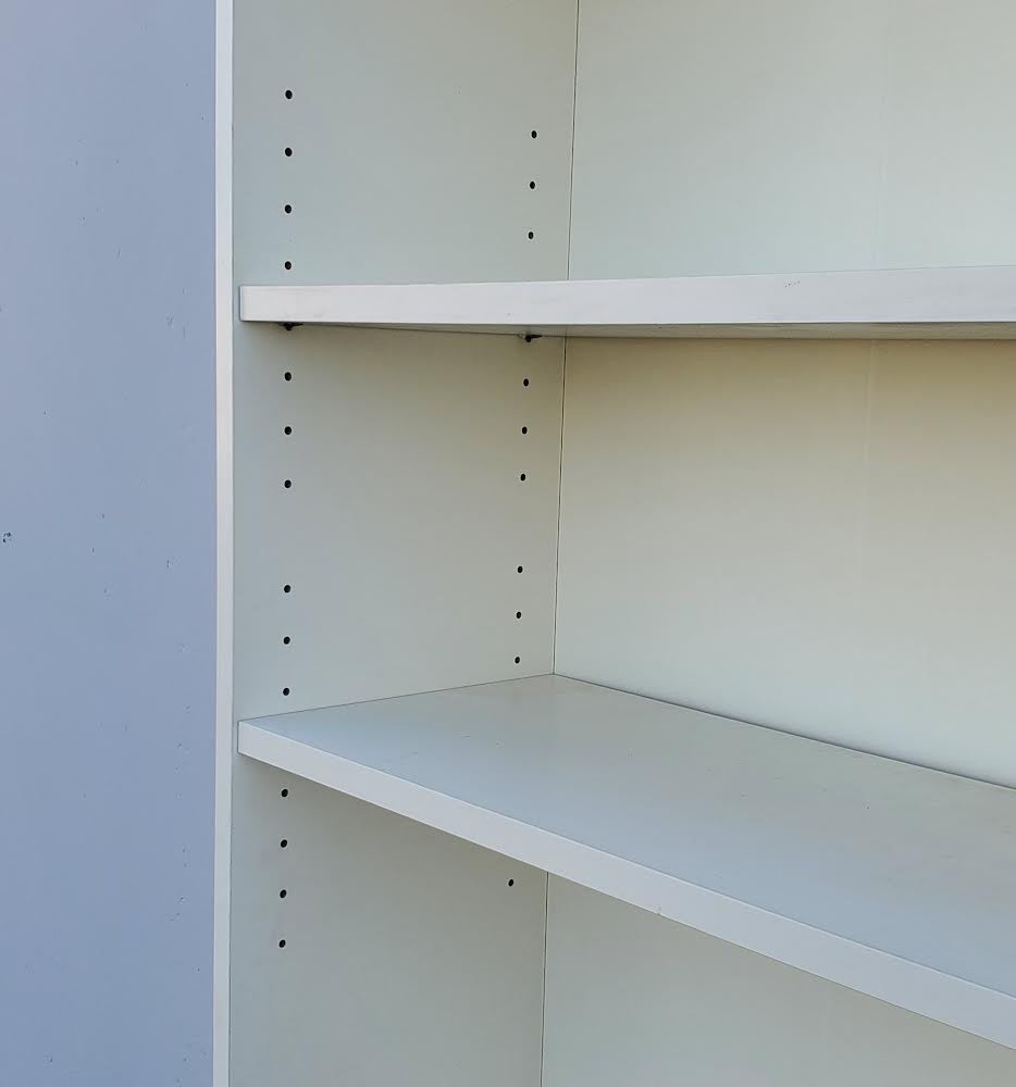 white bookshelf/bookcase adjustable shelves