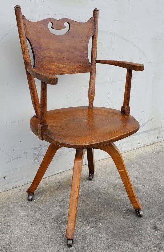 Vintage counter/bar stool with wheels