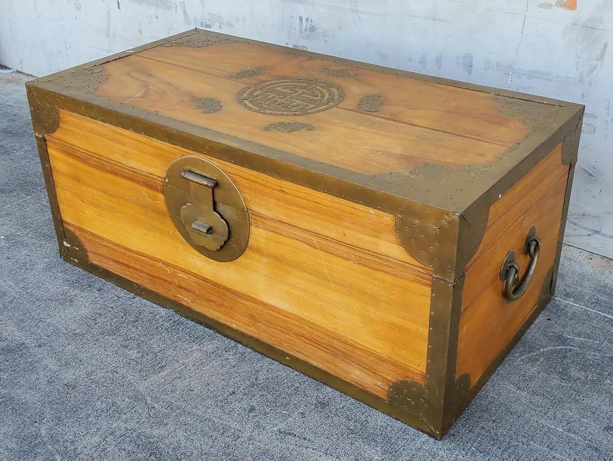 Chinese camphor wood style chest/trunk