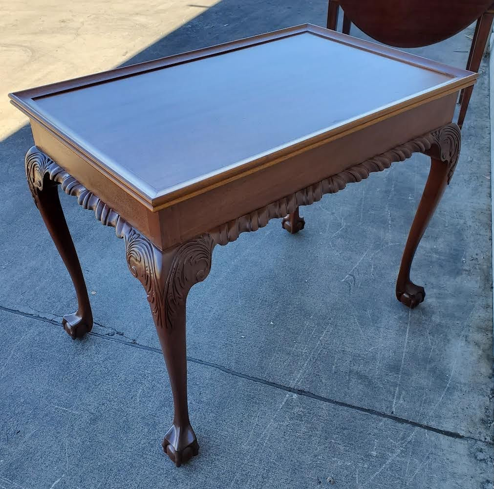 Queen Anne style end/side table