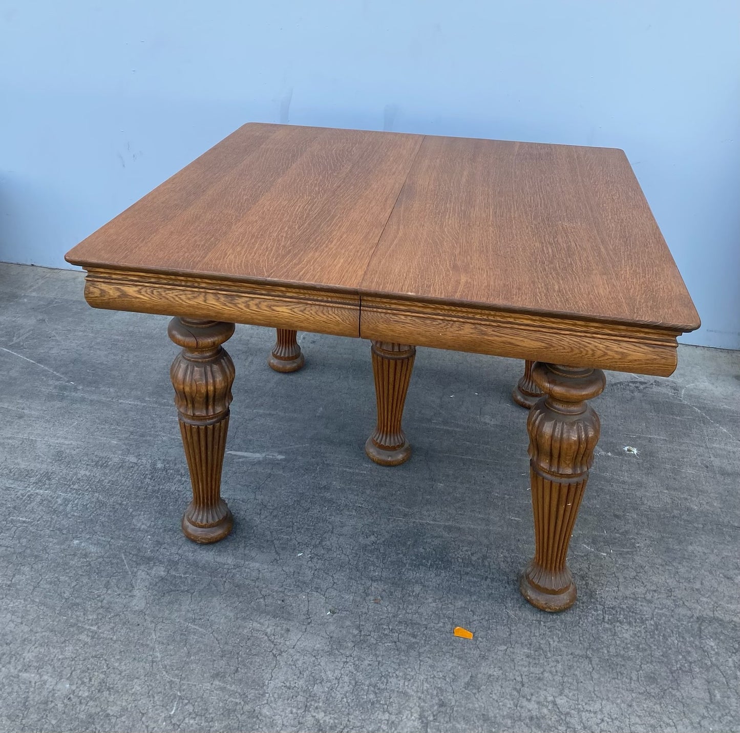 Regal furniture co. Dining table with 5 leaves