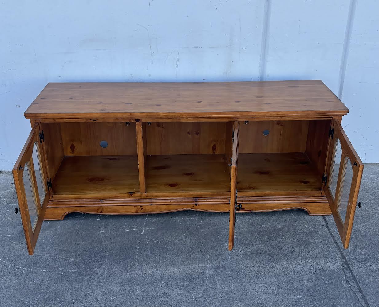 Antique legends TV stand/Dresser/sideboard