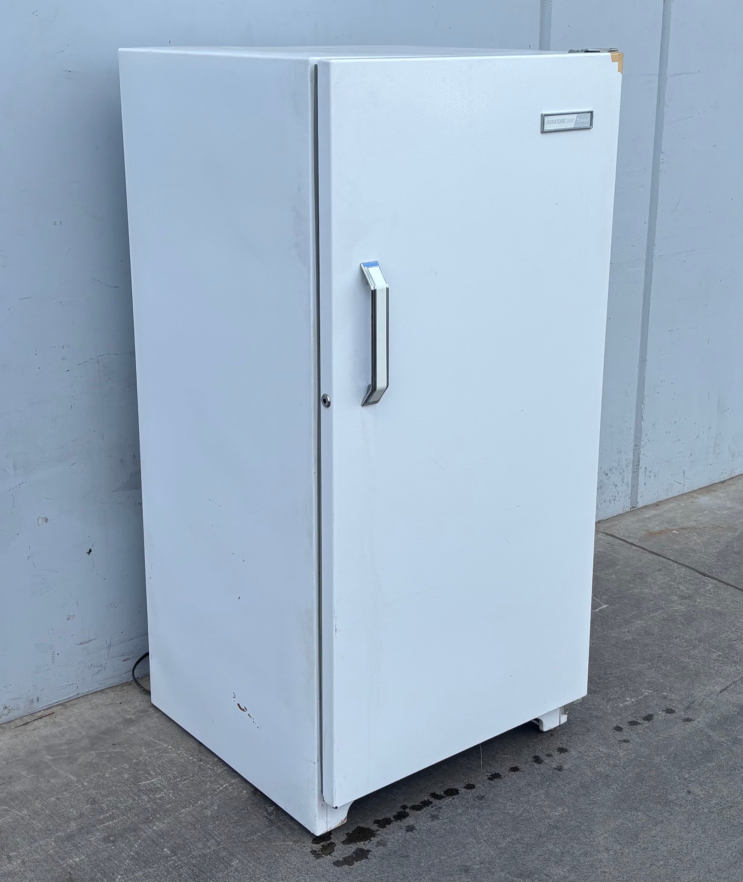 Montgomery ward signature 2000 upright freezer – Pacific Thrift Store