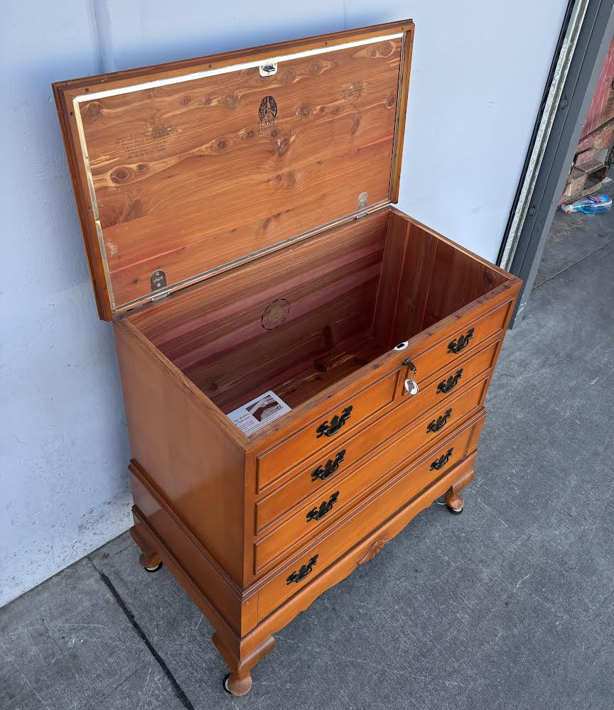 cedar chest/ trunk with drawer lane (has key )