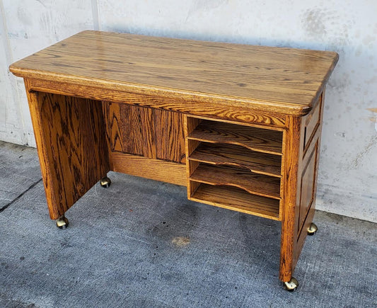 Desk wood with wheels