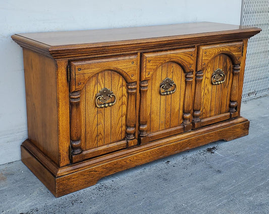 Buffet/sideboard credenza/cabinet vintage