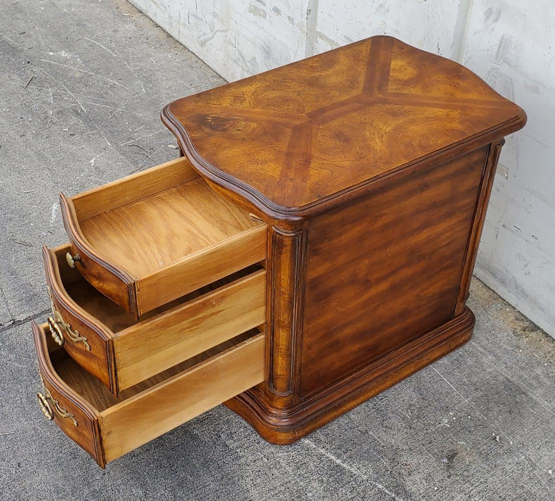 Nightstand/ end/side table