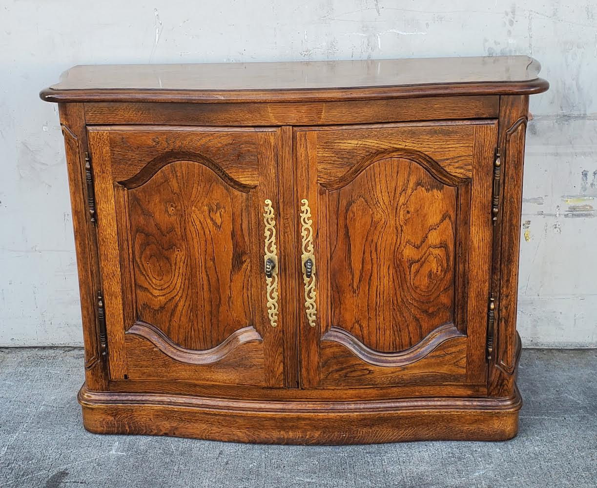 sideboard/buffet server cabinet