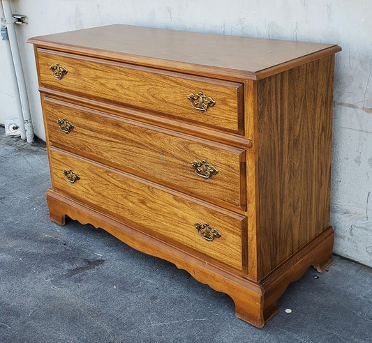 Bassett dresser/nightstand bureau