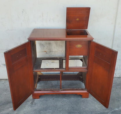 the American by Magnavox stereo cabinet mahogany vintage