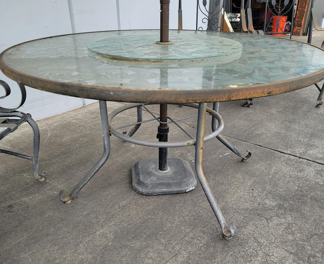 Patio set round table with 5 chairs and umbrella