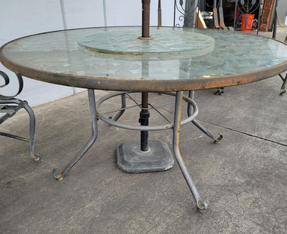 Patio set round table with 5 chairs and umbrella