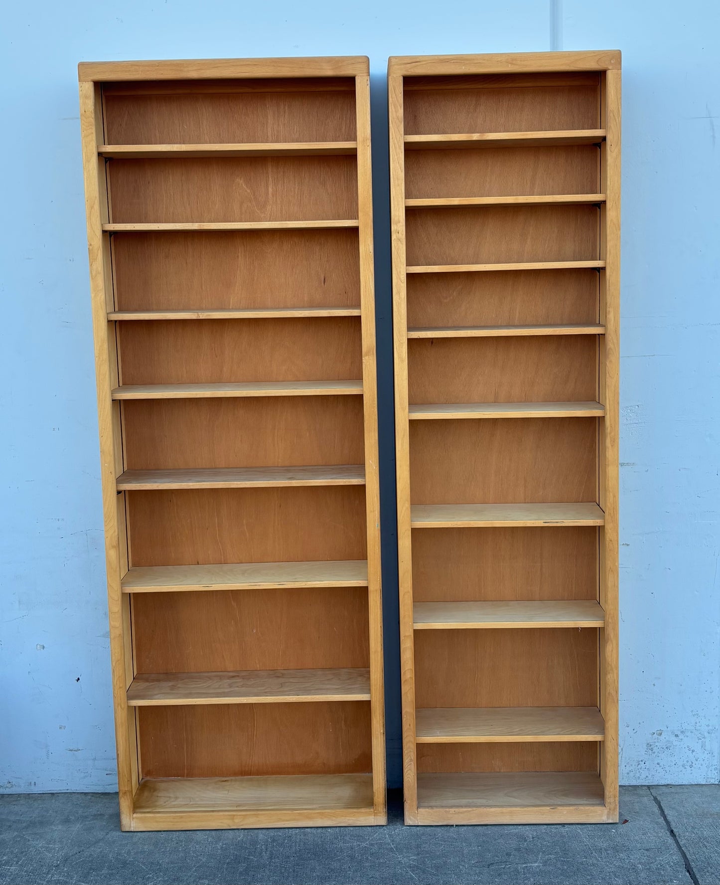 Light wood bookcases / bookshelves
