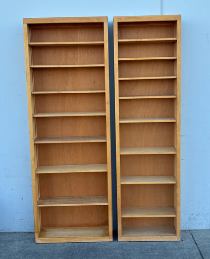 Light wood bookcases / bookshelves
