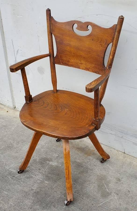 Vintage counter/bar stool with wheels